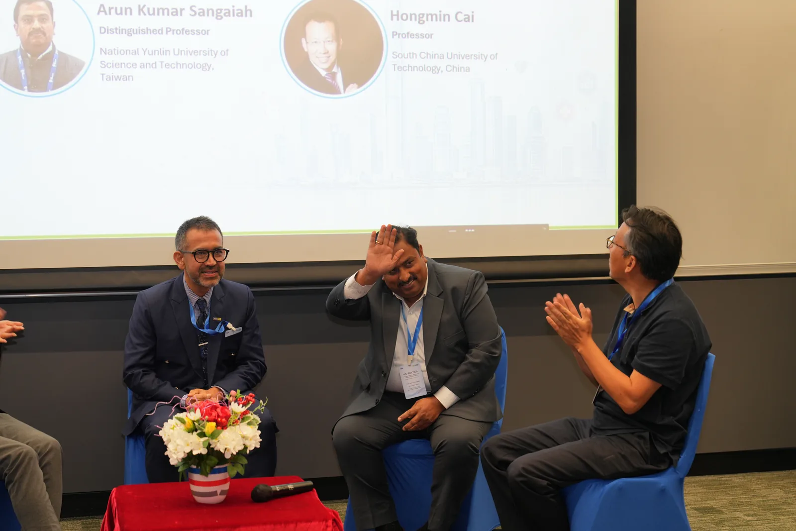 Roundtable speakers exchanging views